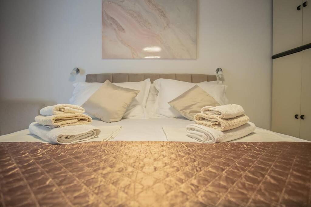 Studio Apartment Purple Sunset - 2+1 Baska Voda Bagian luar foto