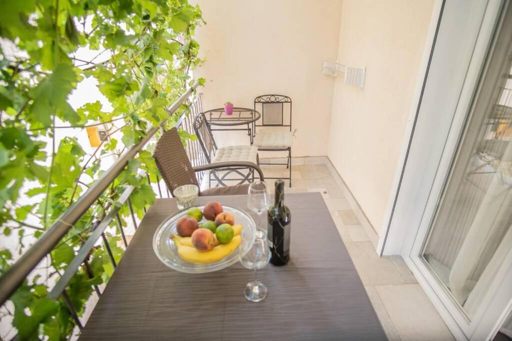 Studio Apartment Purple Sunset - 2+1 Baska Voda Bagian luar foto